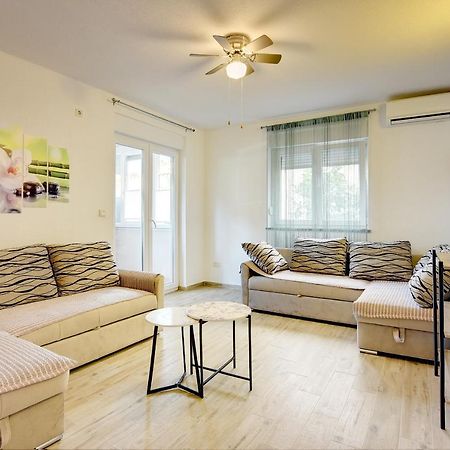 Apartment Mores 메덜린 외부 사진